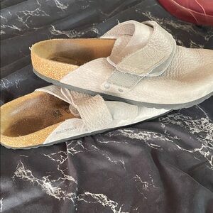 Birkenstock Light Gray Textured Sandals sz9